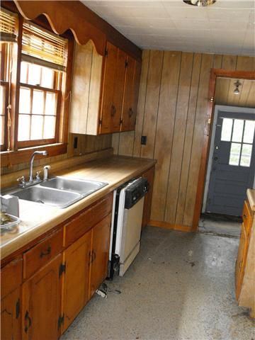 106 Kaiser Cir, Dickson, TN 37055
