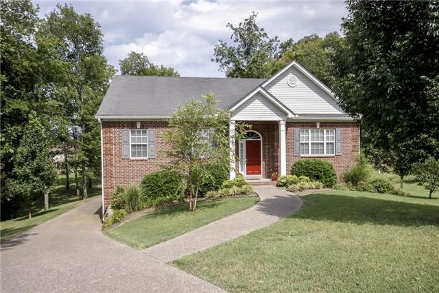 1043 Burnham Dr S, Hendersonville, TN 37075