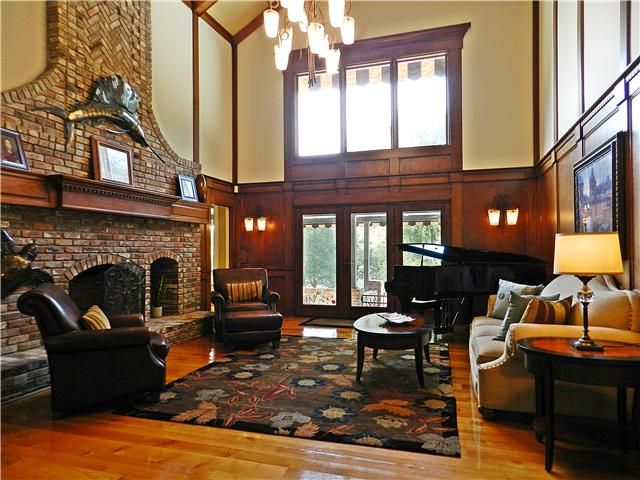 195 Snug Harbor Dr, Hendersonville, TN 37075