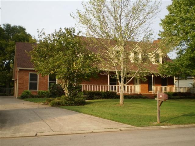 2210 Eastview Dr, Murfreesboro, TN 37128