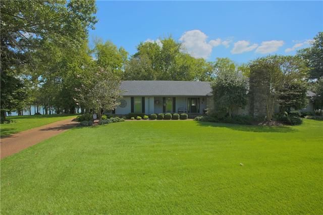 605 Bay Point Dr, Gallatin, TN 37066