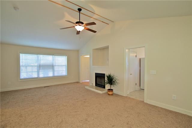 1161 Timberwood Dr, Gallatin, TN 37066