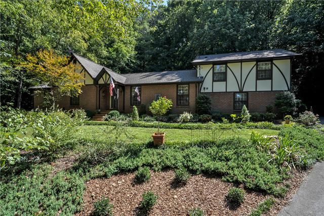 207 Foxwood Ln, Franklin, TN 37069