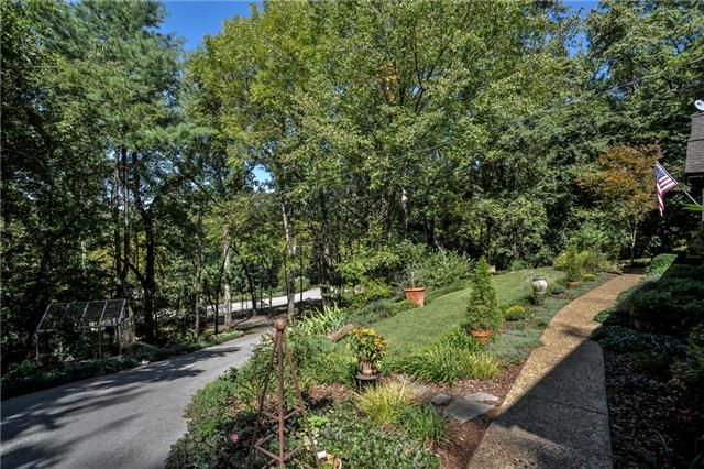 207 Foxwood Ln, Franklin, TN 37069