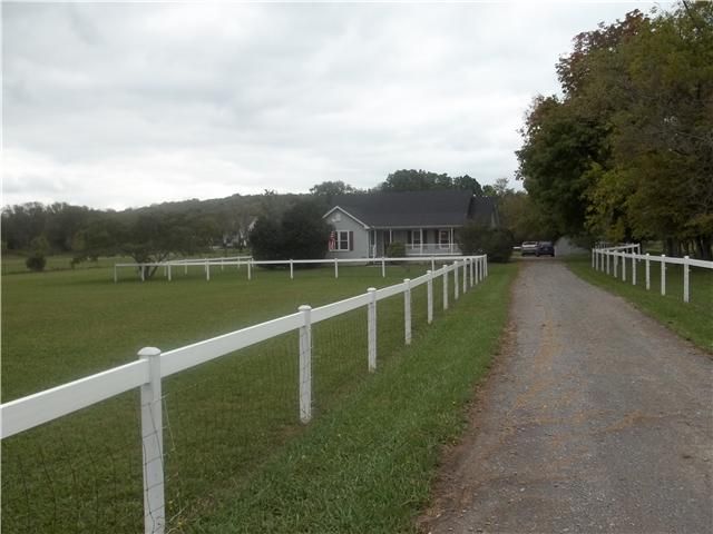 2943 Thompson Rd, Murfreesboro, TN 37128