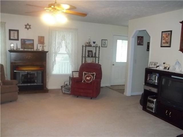 2943 Thompson Rd, Murfreesboro, TN 37128
