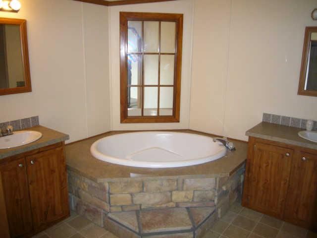 650 Chipman Rd, Bethpage, TN 37022
