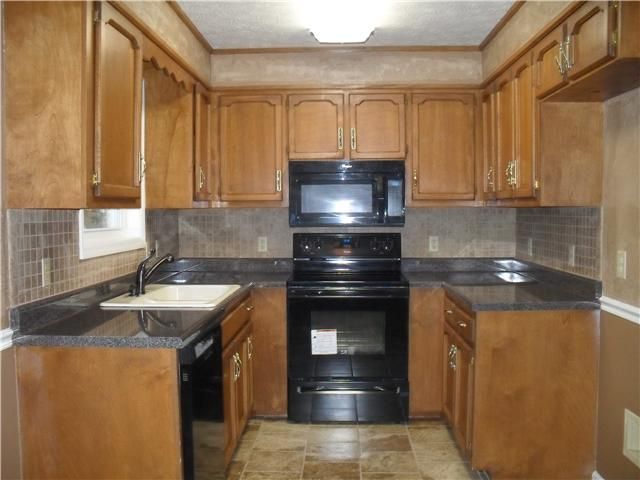 223 Oakdale Dr, White House, TN 37188