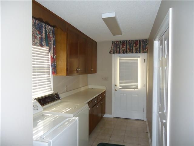 406 Crestview St, Athens, AL 35611