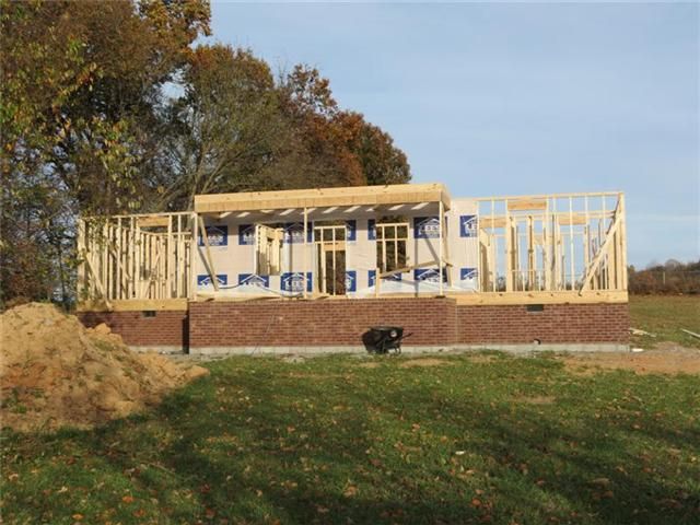 4256 J L Head, Cedar Hill, TN 37032
