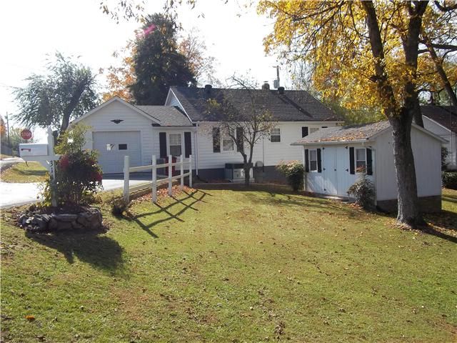 311 First Ave E, Carthage, TN 37030