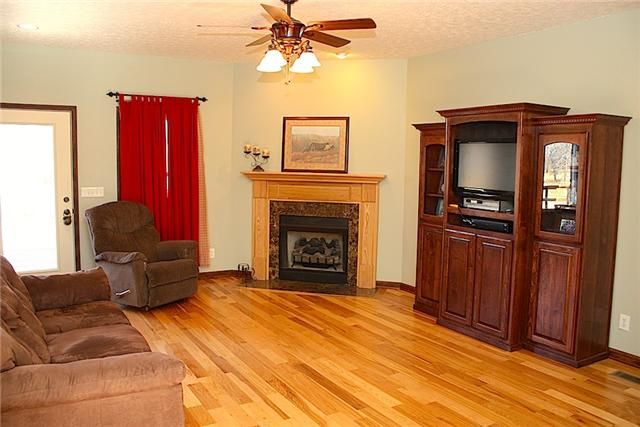 2678 Kinneys Rd, Cedar Hill, TN 37032