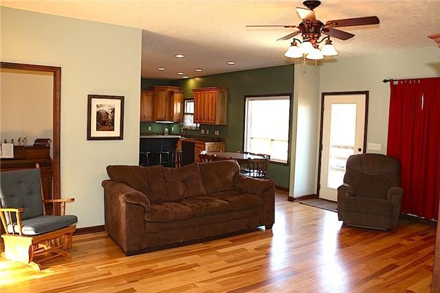 2678 Kinneys Rd, Cedar Hill, TN 37032