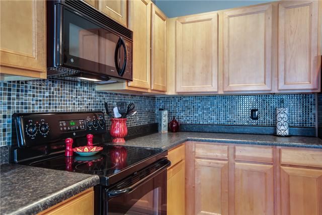 3044 Auld Tatty Dr, Spring Hill, TN 37174