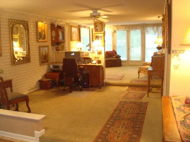 961 Peninsula Dr, Gallatin, TN 37066