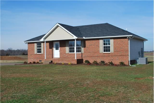 135 Thacker Dr, Portland, TN 37148