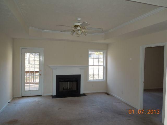 2048 Abingdon Dr, La Vergne, TN 37086