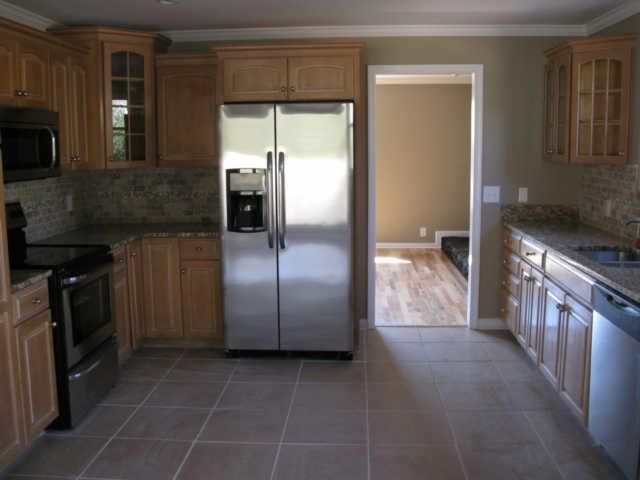 1047 Lakeshore Dr, Gallatin, TN 37066