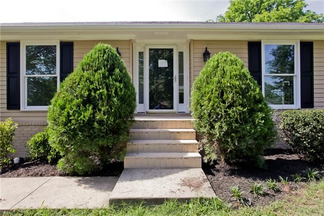 1803 Oxford Dr, Murfreesboro, TN 37129