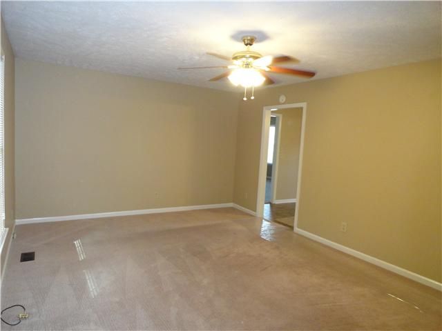 10052 Roanoke Dr, Murfreesboro, TN 37129