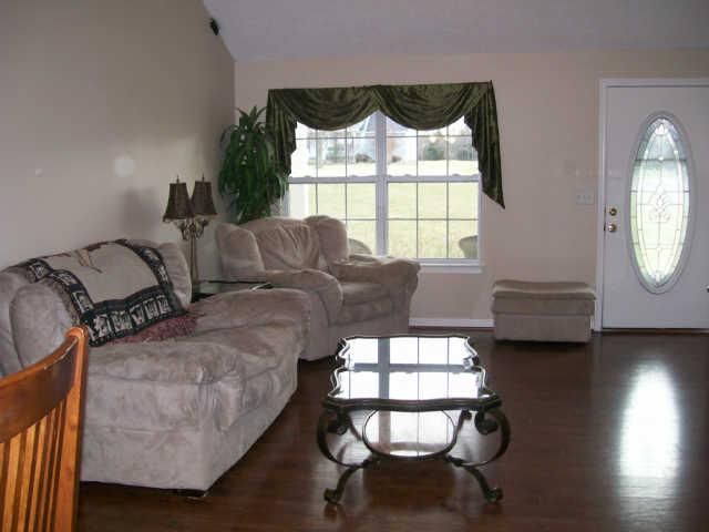 346 Paul Thompson Rd, Bethpage, TN 37022