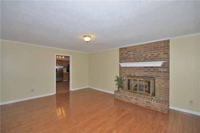906 Prince Ln, Murfreesboro, TN 37129