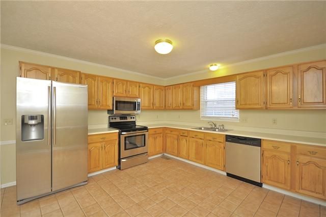 906 Prince Ln, Murfreesboro, TN 37129
