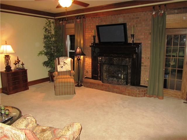 1011 Spearpoint Dr, Hendersonville, TN 37075