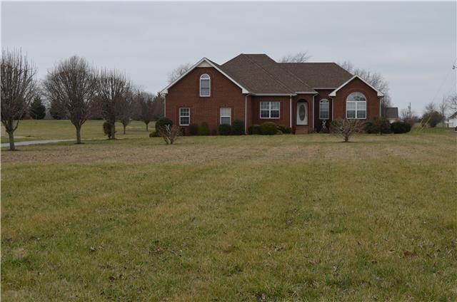 5250 E Robertson Rd, Cross Plains, TN 37049