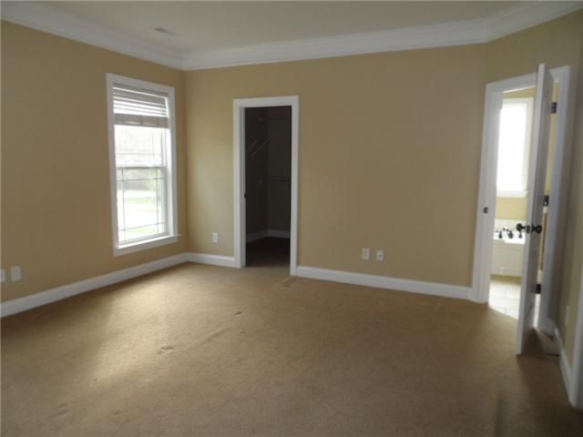 633 Smoky Mountains Dr, Gallatin, TN 37066