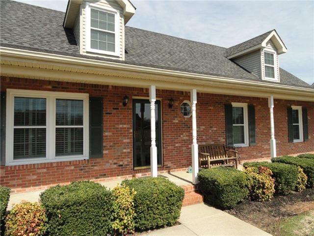 2032 Sterling St, Murfreesboro, TN 37127