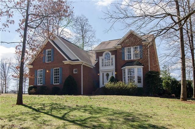 328 Spring Valley Dr, Cottontown, TN 37048
