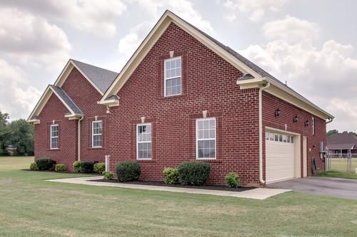 1008 Loganview Way, Springfield, TN 37172