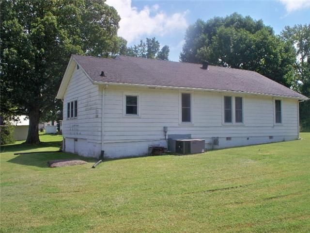 809 Pond Rd, Dickson, TN 37055