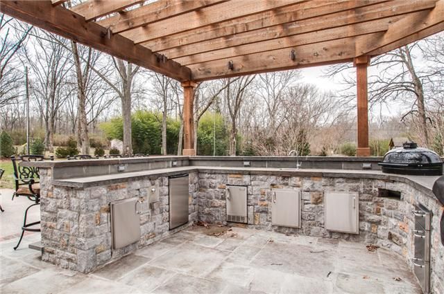 6122 Robin Hill Rd, Nashville, TN 37205