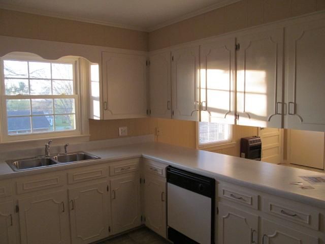 1002 Rolling Fields Cir, Columbia, TN 38401