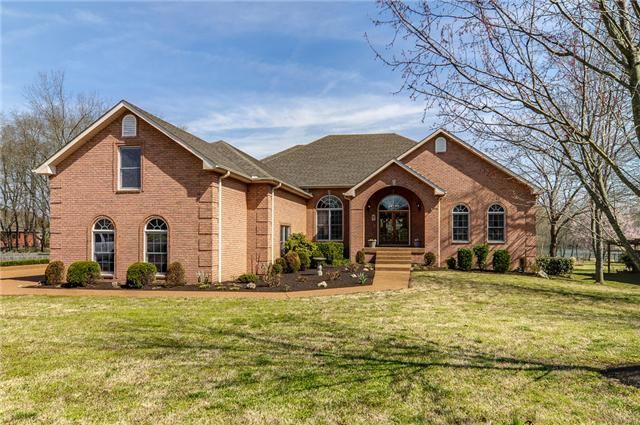 2005 Pointe Barton Dr, Lebanon, TN 37087