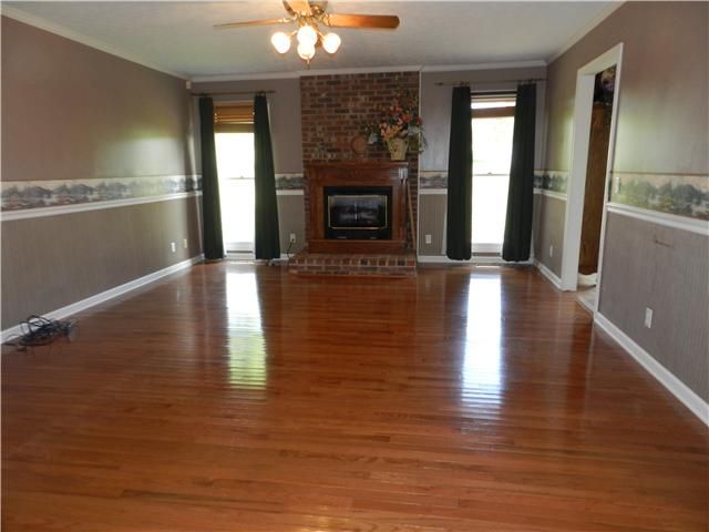 185 W John Davis Rd, Westmoreland, TN 37186