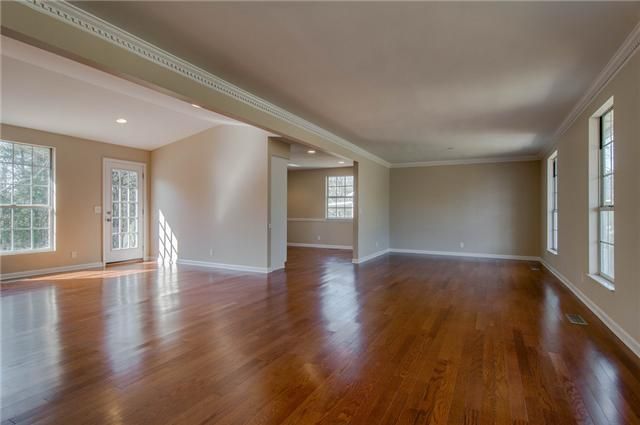 348 Clearlake Dr W, Nashville, TN 37217