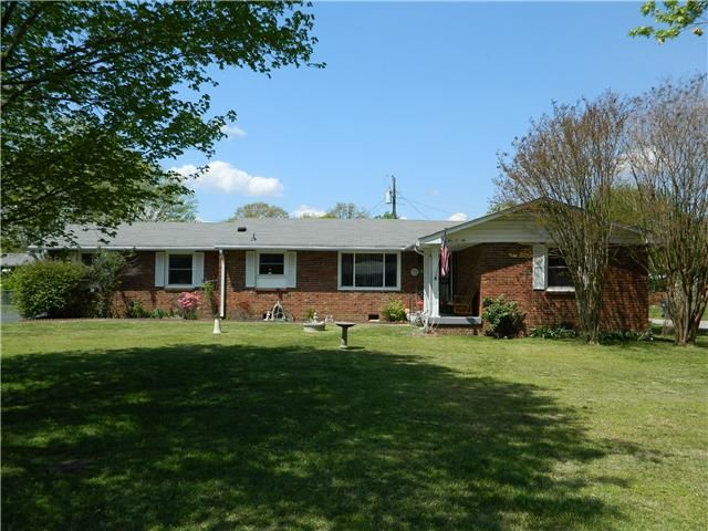 206 W Hills Ter, Dickson, TN 37055