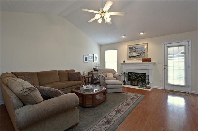 2219 Newport Dr, Spring Hill, TN 37174