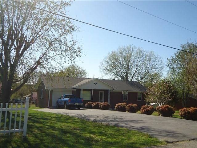 1018 Woods Lake Dr, Madison, TN 37115