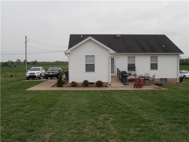 512 E Longview Dr, Portland, TN 37148