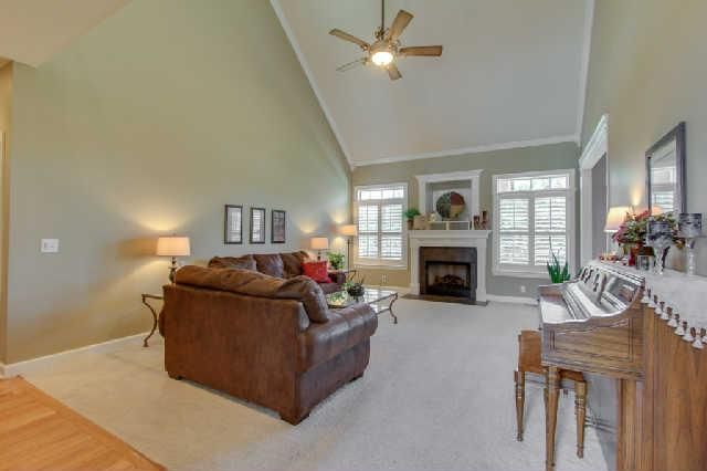 1732 Fallen Acorn Ct, Murfreesboro, TN 37129
