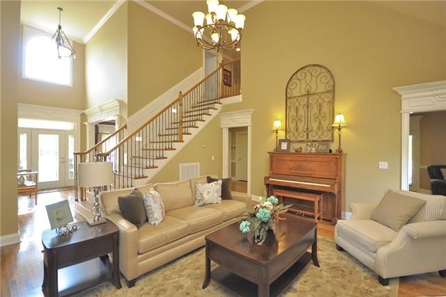 1135 Olmstead Dr, Murfreesboro, TN 37128