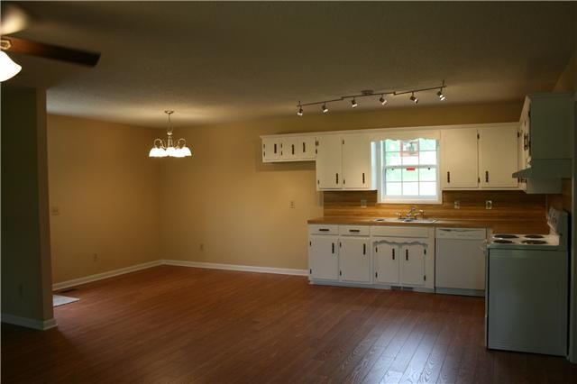 1340 Rock Springs Rd, Bethpage, TN 37022