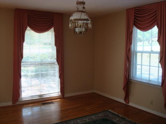 825 Peninsula Dr, Gallatin, TN 37066