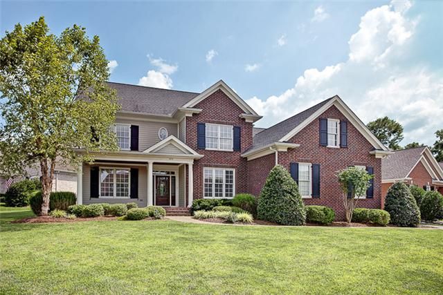 676 Springlake Dr, Franklin, TN 37064