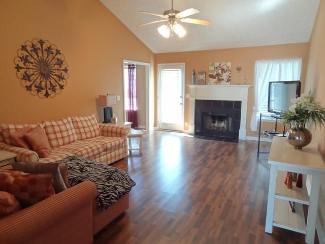 1421 Eastwoods Dr, Murfreesboro, TN 37130
