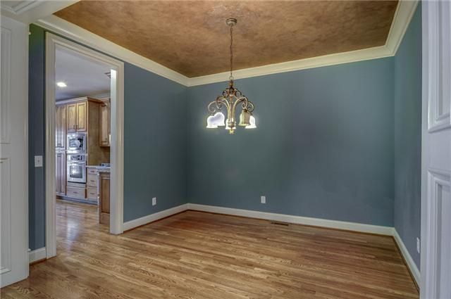 2804 White Oak Dr, Nashville, TN 37215